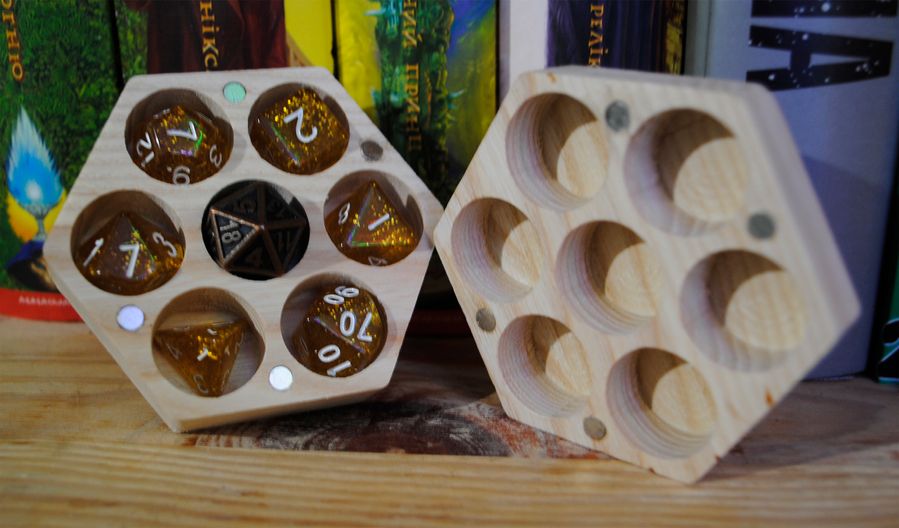 Дерев'яна коробка для кубиків D&D Dragon